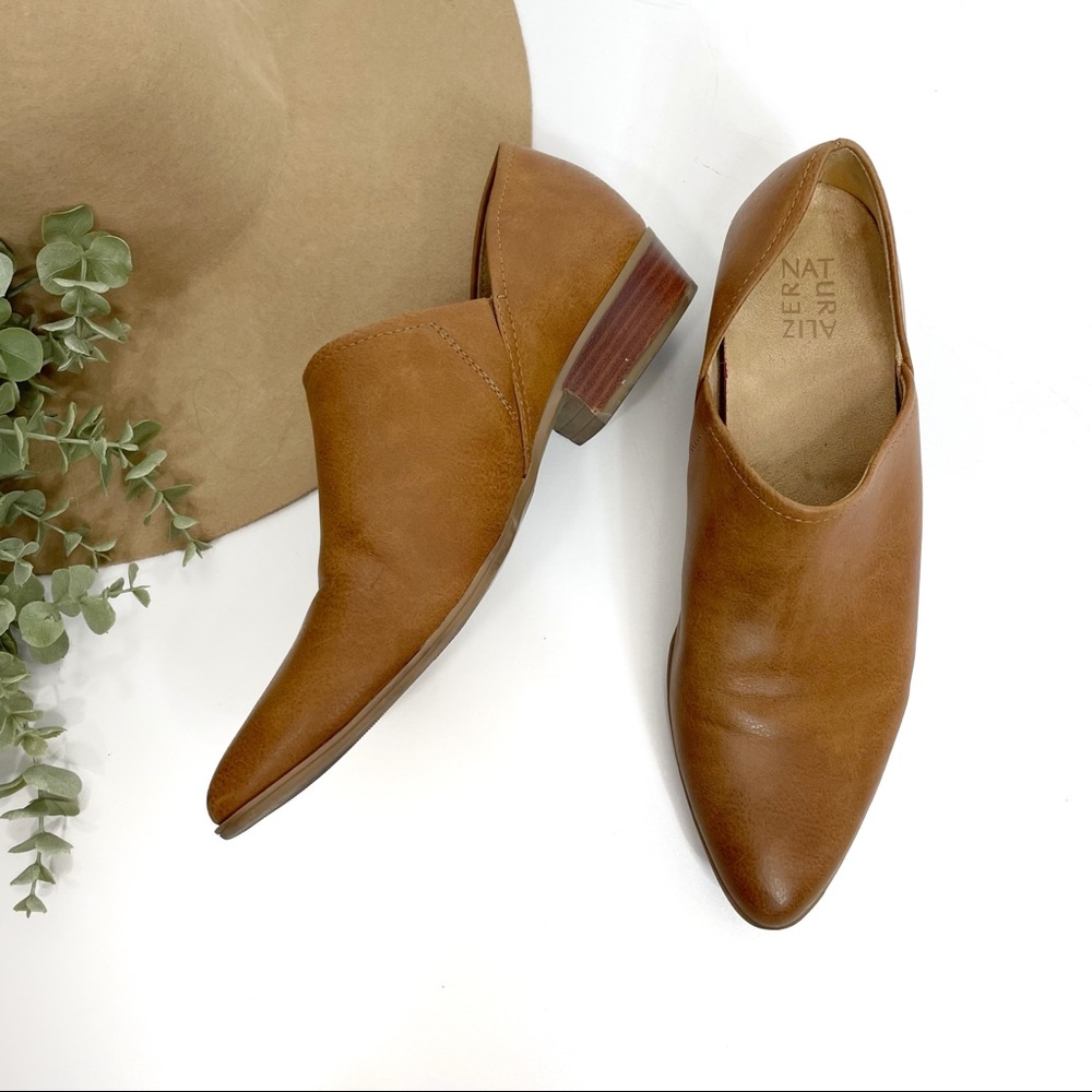NATURALIZER • tan leather mules